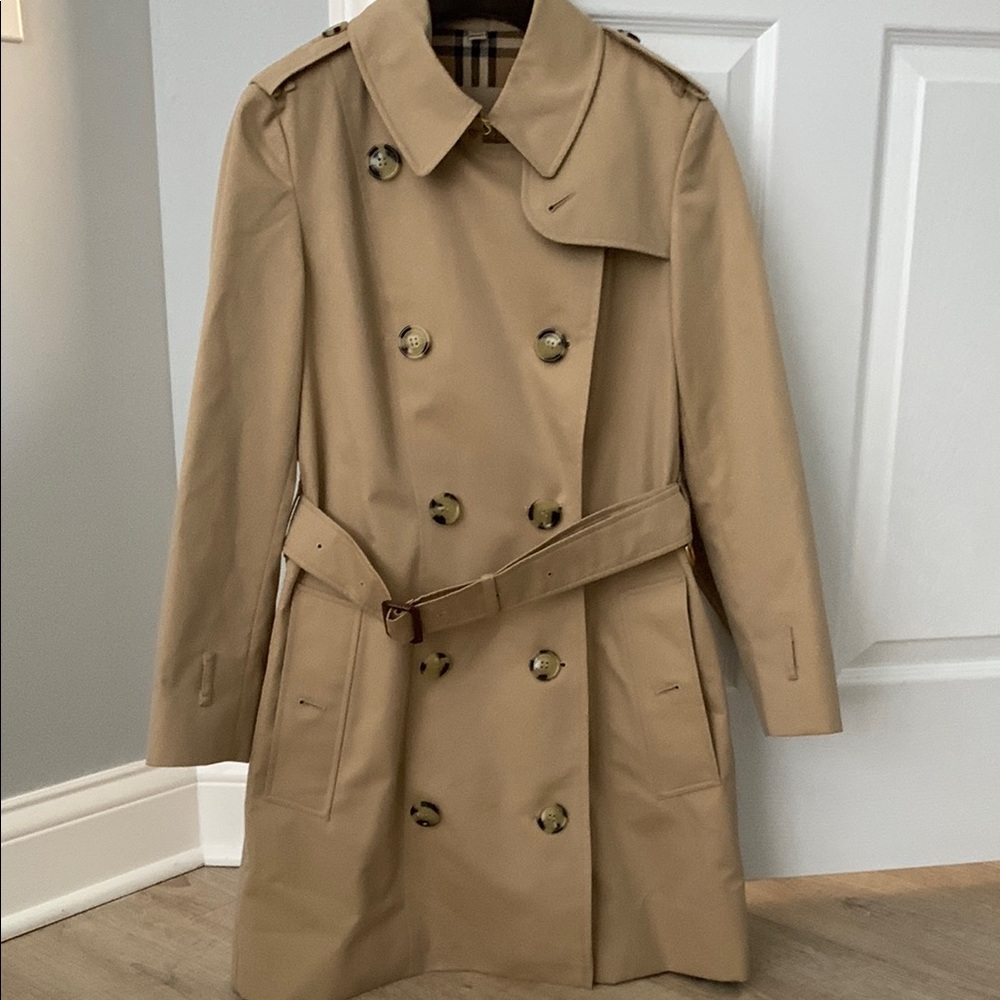 Burberry Chelsea short trench coat